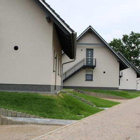 U15 EG - charmante Ferienwohnung am See mit Kamin, Terrasse und Wlan in Röbel an der Müritz Exterior foto